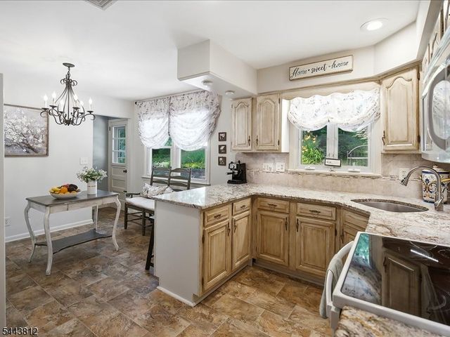 76 Long Hill Rd, Long Hill Twp., NJ 07933