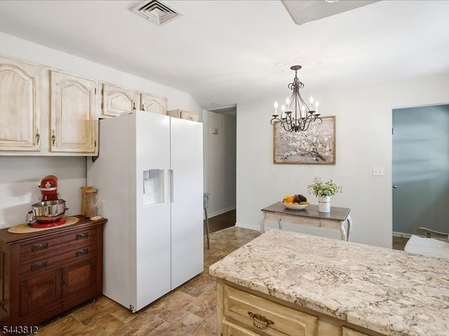 76 Long Hill Rd, Long Hill Twp., NJ 07933