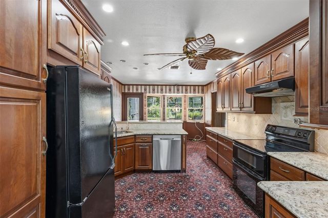 105 PINE TREE LANE, Altamonte Springs, FL 32714