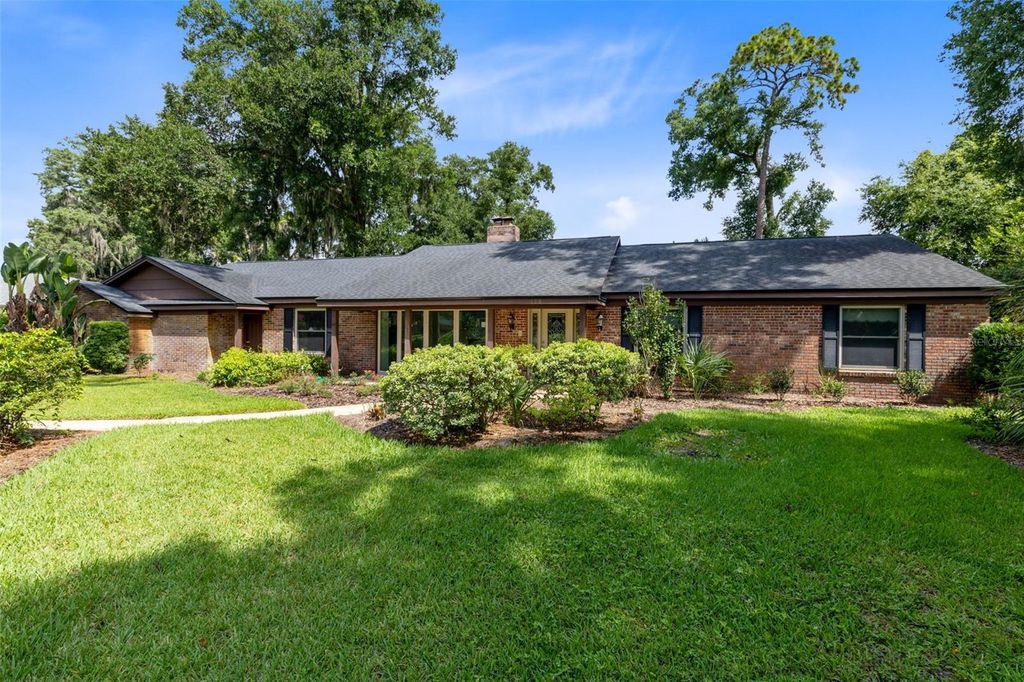 105 PINE TREE LANE, Altamonte Springs, FL 32714