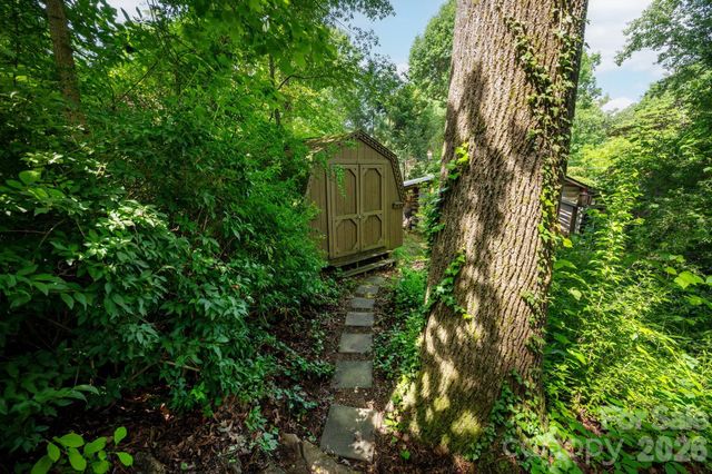 15 and 16 Cottage Drive, Asheville, NC 28805