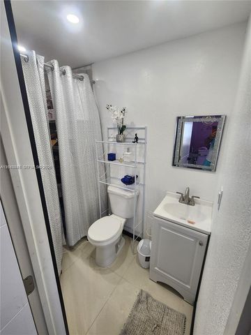 3617 NW 37th St, Lauderdale Lakes, FL 33309