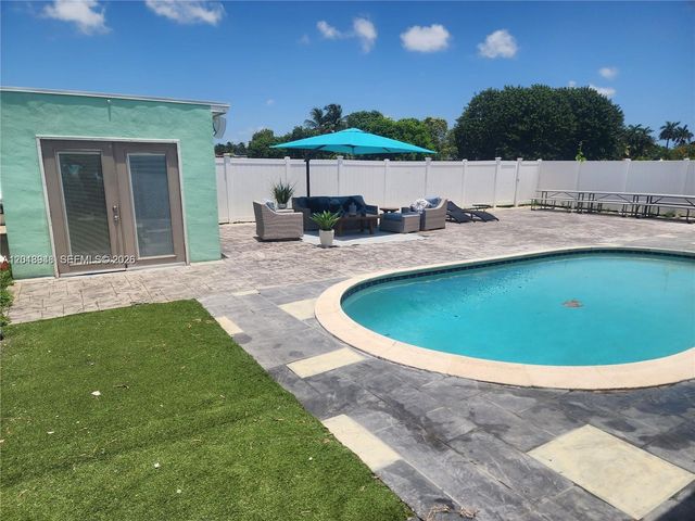 3617 NW 37th St, Lauderdale Lakes, FL 33309