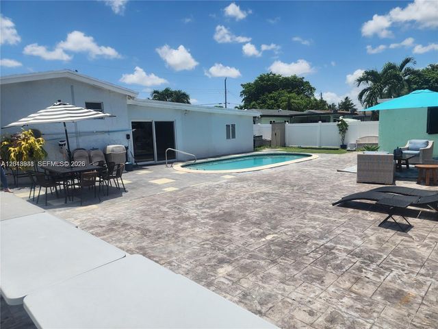 3617 NW 37th St, Lauderdale Lakes, FL 33309