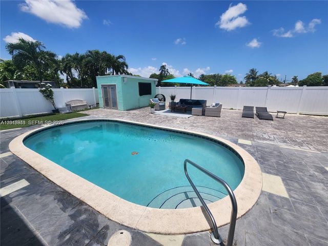 3617 NW 37th St, Lauderdale Lakes, FL 33309
