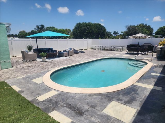 3617 NW 37th St, Lauderdale Lakes, FL 33309