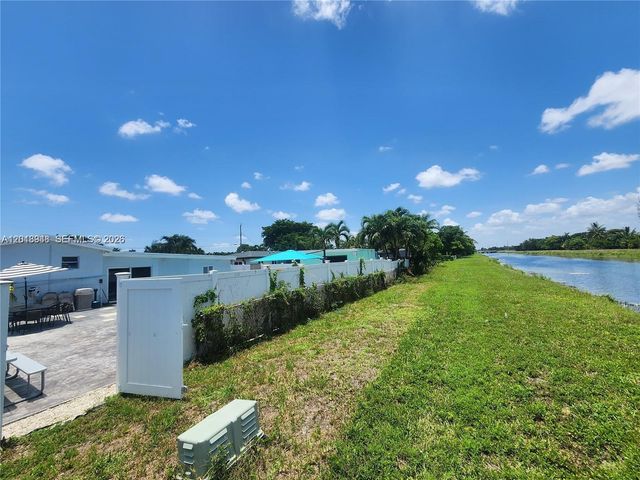 3617 NW 37th St, Lauderdale Lakes, FL 33309