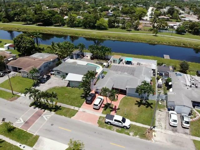 3617 NW 37th St, Lauderdale Lakes, FL 33309