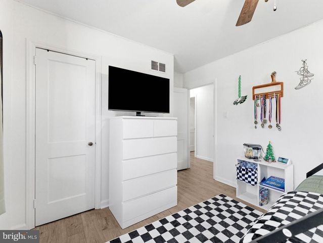 401 WOODBURY TER, West Deptford, NJ 08086