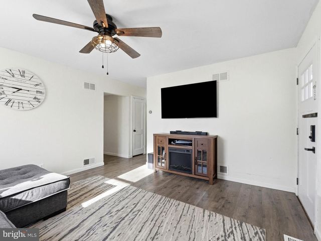 401 WOODBURY TER, West Deptford, NJ 08086