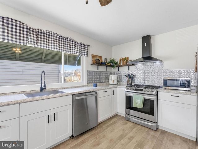 401 WOODBURY TER, West Deptford, NJ 08086