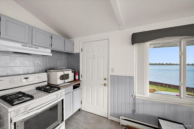 9287 N River Road 1, Clay Township, MI 48001