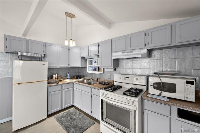 9287 N River Road 1, Clay Township, MI 48001