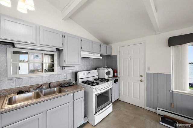 9287 N River Road 1, Clay Township, MI 48001