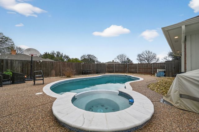 2307 Honeysuckle Drive, Richardson, TX 75082