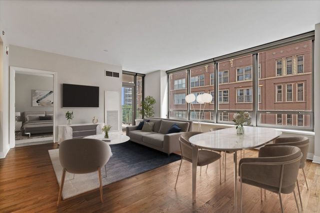 600 N LAKE SHORE Drive 507, Chicago, IL 60611