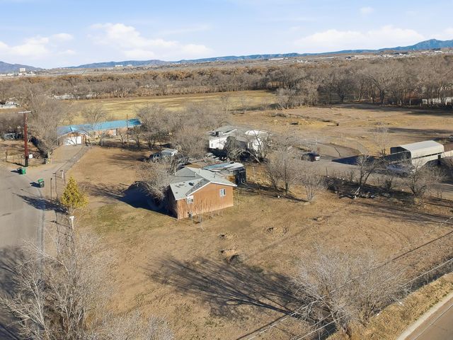 2224 Perry Road SW, Albuquerque, NM 87105