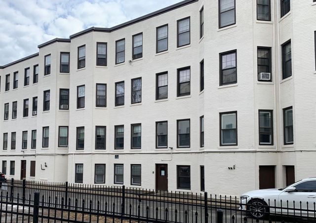1568 Commonwealth Ave 12, Boston, MA 02135