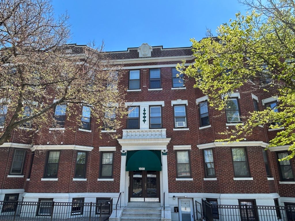 1568 Commonwealth Ave 12, Boston, MA 02135