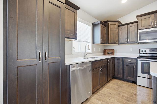 1114 22nd Avenue W, West Fargo, ND 58078