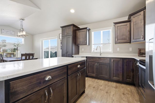 1114 22nd Avenue W, West Fargo, ND 58078