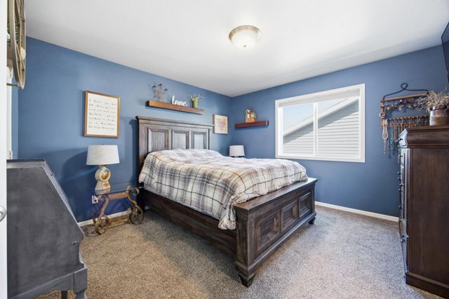 1114 22nd Avenue W, West Fargo, ND 58078