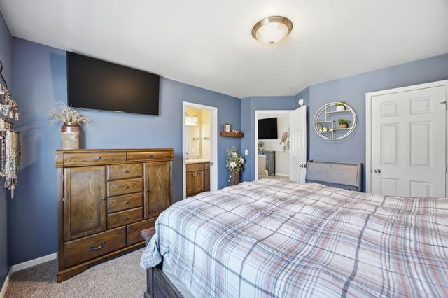 1114 22nd Avenue W, West Fargo, ND 58078