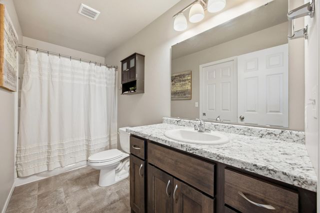 1114 22nd Avenue W, West Fargo, ND 58078