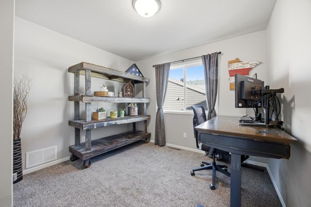 1114 22nd Avenue W, West Fargo, ND 58078