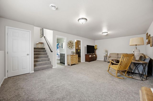 1114 22nd Avenue W, West Fargo, ND 58078