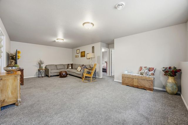 1114 22nd Avenue W, West Fargo, ND 58078