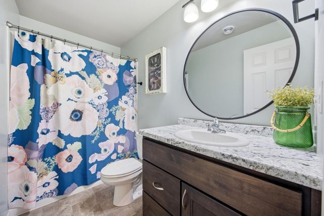 1114 22nd Avenue W, West Fargo, ND 58078