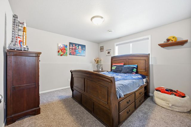 1114 22nd Avenue W, West Fargo, ND 58078