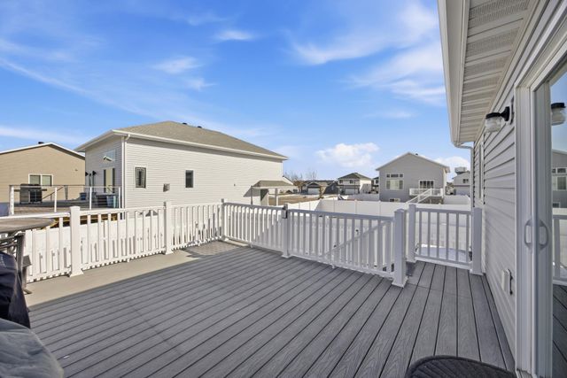 1114 22nd Avenue W, West Fargo, ND 58078