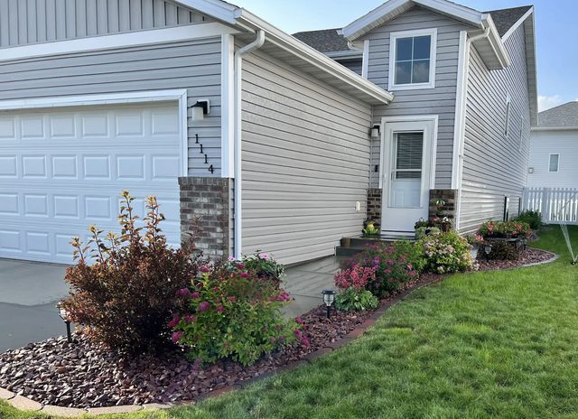 1114 22nd Avenue W, West Fargo, ND 58078