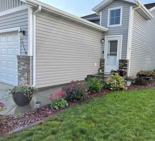 1114 22nd Avenue W, West Fargo, ND 58078