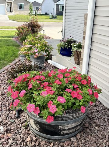 1114 22nd Avenue W, West Fargo, ND 58078