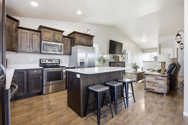 1114 22nd Avenue W, West Fargo, ND 58078