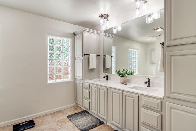 3560 Luke Circle NW, Albuquerque, NM 87107