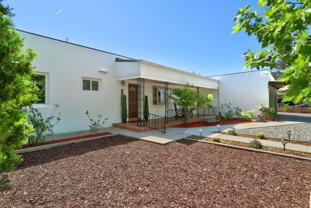 3560 Luke Circle NW, Albuquerque, NM 87107