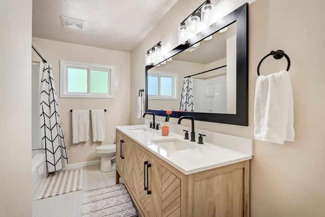 3560 Luke Circle NW, Albuquerque, NM 87107
