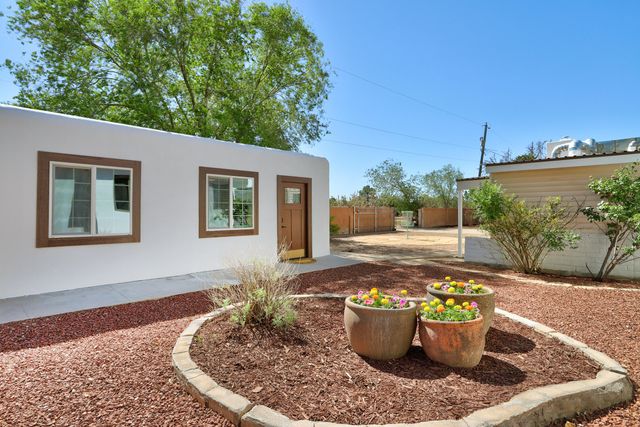 3560 Luke Circle NW, Albuquerque, NM 87107