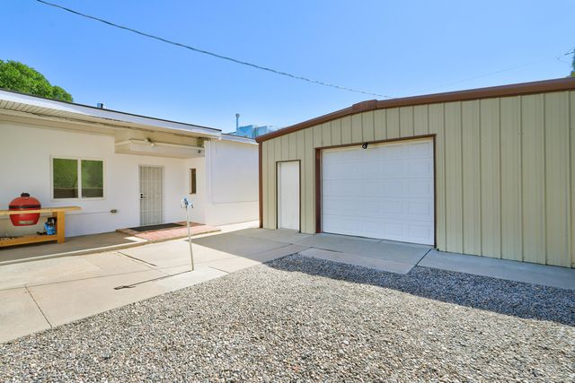 3560 Luke Circle NW, Albuquerque, NM 87107