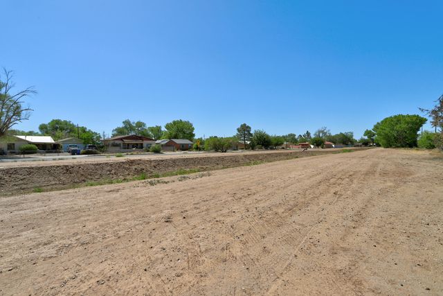 3560 Luke Circle NW, Albuquerque, NM 87107