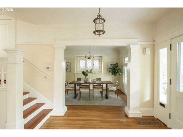 515 Ne FLORAL Pl, Portland, OR 97232