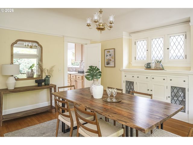 515 Ne FLORAL Pl, Portland, OR 97232