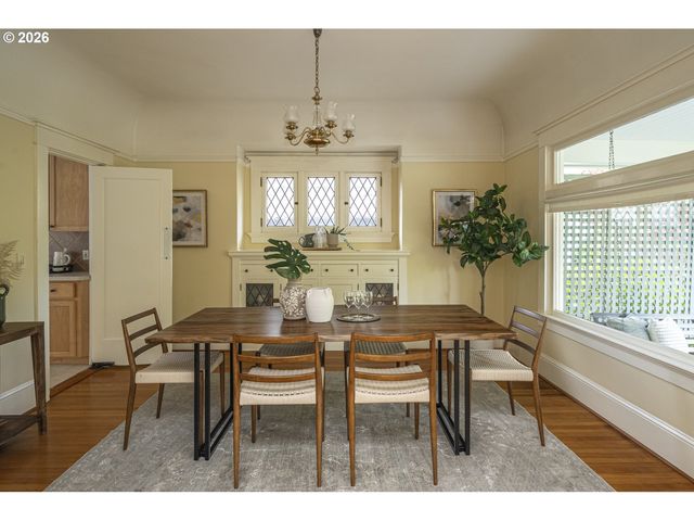 515 Ne FLORAL Pl, Portland, OR 97232