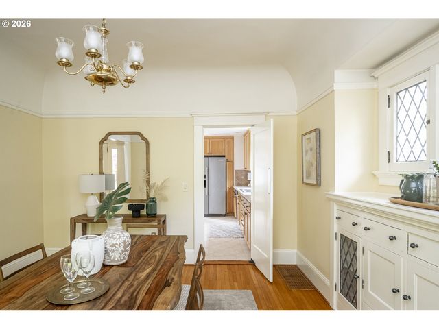 515 Ne FLORAL Pl, Portland, OR 97232