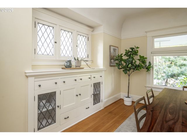 515 Ne FLORAL Pl, Portland, OR 97232