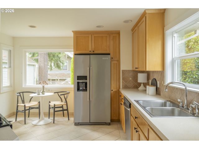 515 Ne FLORAL Pl, Portland, OR 97232